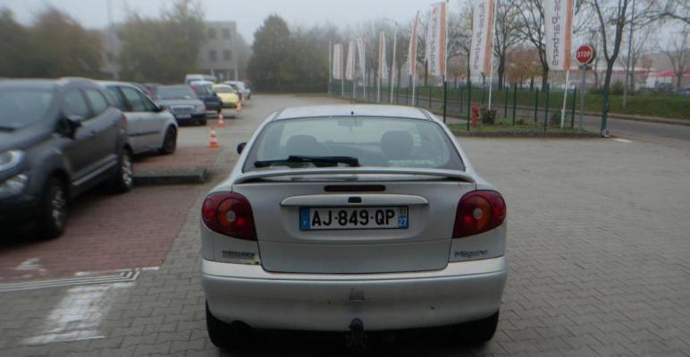 Renault Mégane Coupé 1.9 DCI 8V TURBO