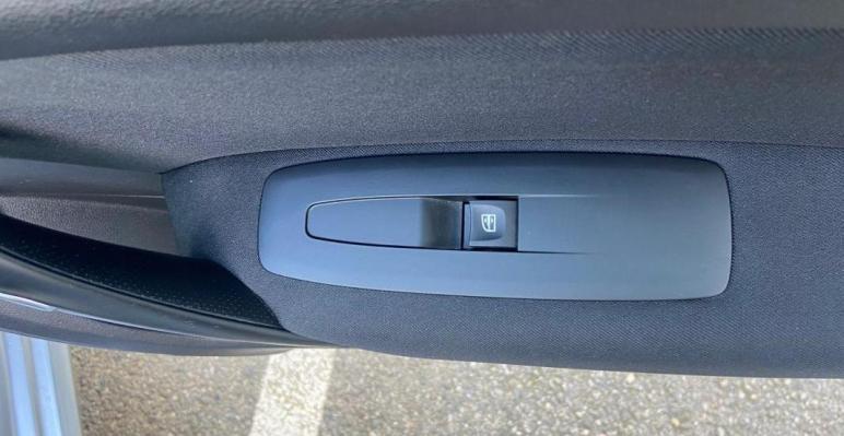 Renault Mégane IV BLUE DCI 115CV BUSINESS EDC